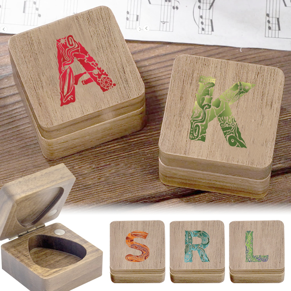 Musical Instrument Images - 1 PC ไม้ Ukulele Pick กล่องเก็บเครื่องดนตรีอุปกรณ์เสริมแกะสลักภาพออกแบบชื่อเริ่มต้น