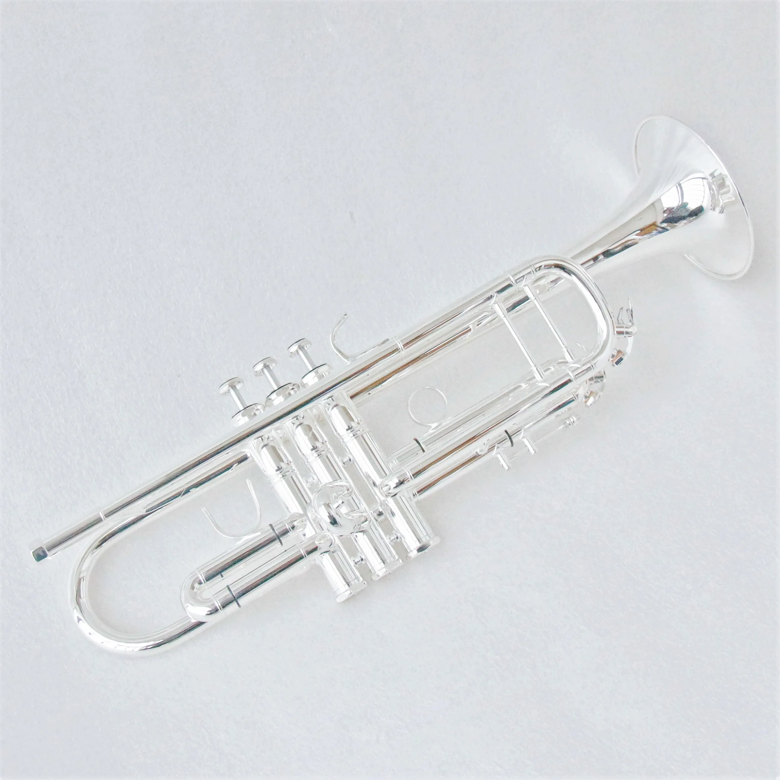Musical Instrument Brands - เครื่องดนตรีทรัมเป็ตคุณภาพสูง คุ้มค่า ราคาดี ทรัมเป็ตชุบเงินระดับมืออาชีพ ทรัมเป็ตแบรนด์ดัง รุ่นคัดลอกจาก